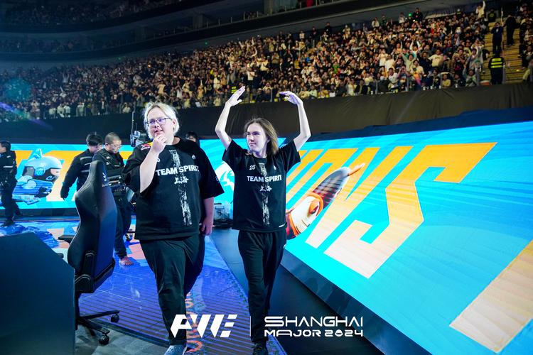 faker ： ＂在我与 SKT 的时光中，我有许多美好的回忆；与 T1 一起，我经历了很多个人成长＂