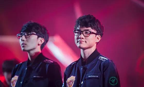 knight：只需要正常对待JDG就可以了，对老队友说一起加油