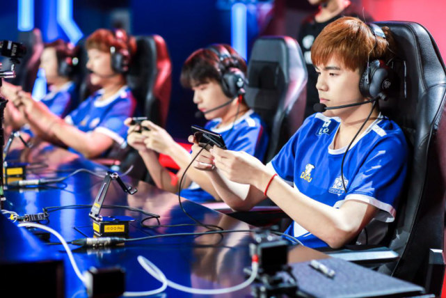 NAVI将面对 Ninjas in Pyjamas 在StarLadder StarSeries 2025秋季上半区决赛