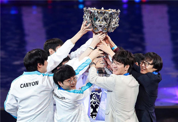 KT赛后群访 主教练：三个S12冠军选手很有热情，他们还有夺冠梦想