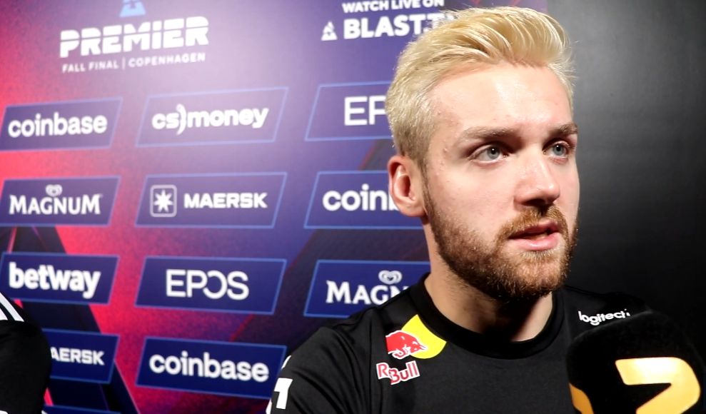 GALA 成功自救！ JIEJIE 被击败并被杀， Four 人， TheShy Youlong 对抗三人， Alone 并且 Invictus Gaming 赢得了第一场比赛