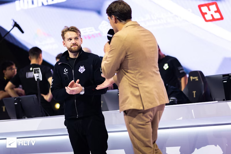 LPL 主持人席冉分享了2014 MSI决赛采访归还图片：再见成都，再见2025年的MSI