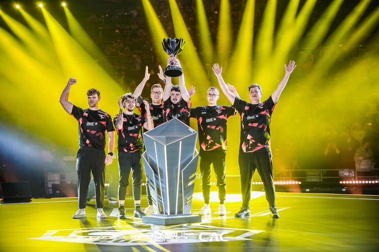 英雄联盟S12中单Faker和Zeka都是Kkoma教练带出来的