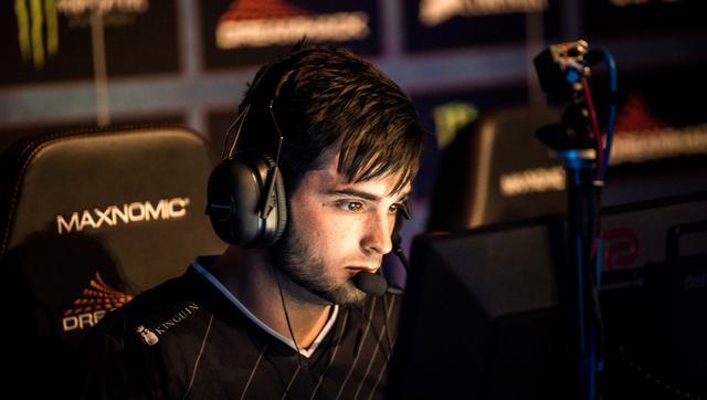 DG整活战斗之夜＂无间道＂短片：以前没得选 现在领皮肤真的很简单